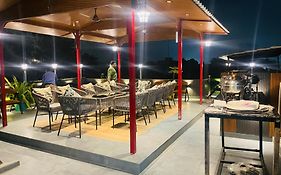 Hotel Le Grand - Walk-In From Rk Ashram Metro Station